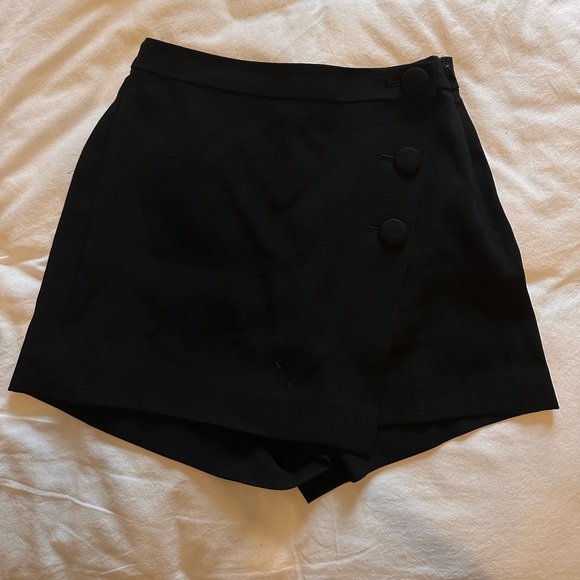 ARITZIA BABATON button skort size 2 - Picture 2 of 4